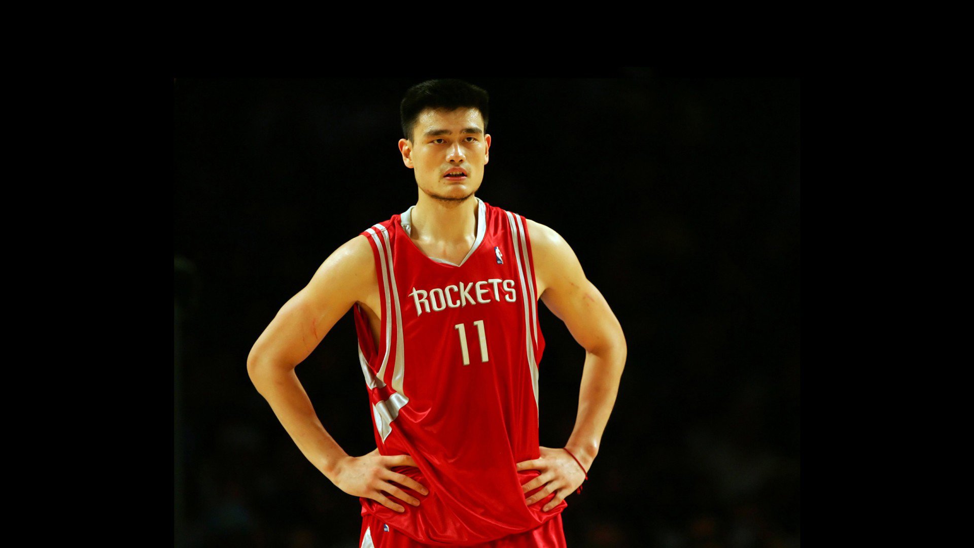 体育科技:VR 转播技术在本届 NBA 季后赛中广泛应用,观众可体验“裁判视角”。